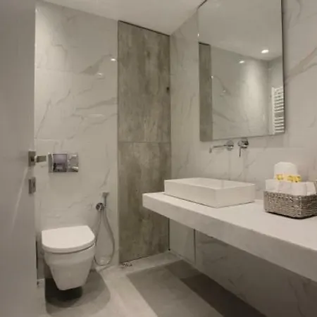 Legeo-luxurious Athenian أثينا