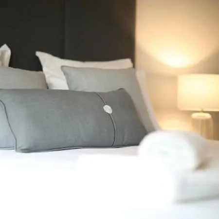 Legeo-luxurious Athenian * أثينا